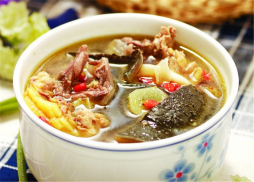 簡(jiǎn)小葉食譜｜金線(xiàn)蓮甲魚(yú)湯，具有平肝火、降血壓、除斑之效。