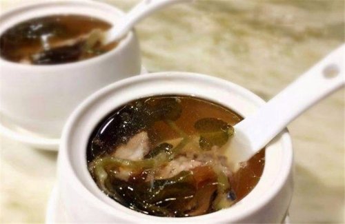 簡(jiǎn)小葉食譜｜金線(xiàn)蓮排骨湯，此湯具有健脾、潤(rùn)肺、保肝、祛濕之效。